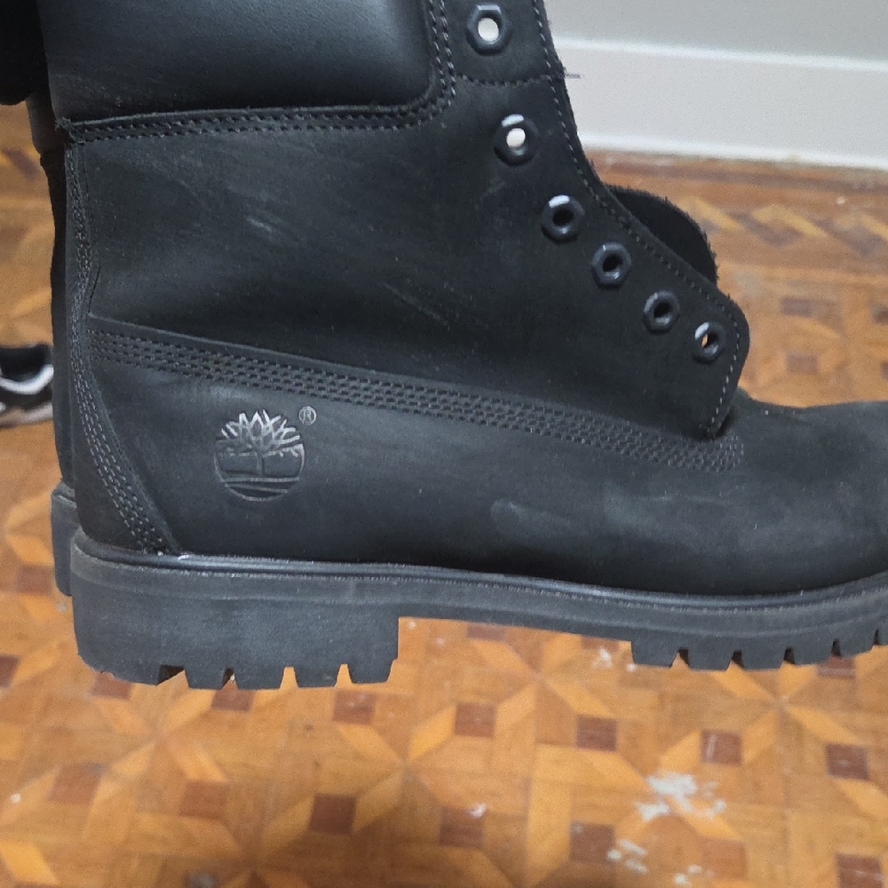 Timberland Classic Black Nubuck Boots